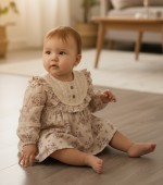 Rochie cu imprimeu floricele și dantelă 